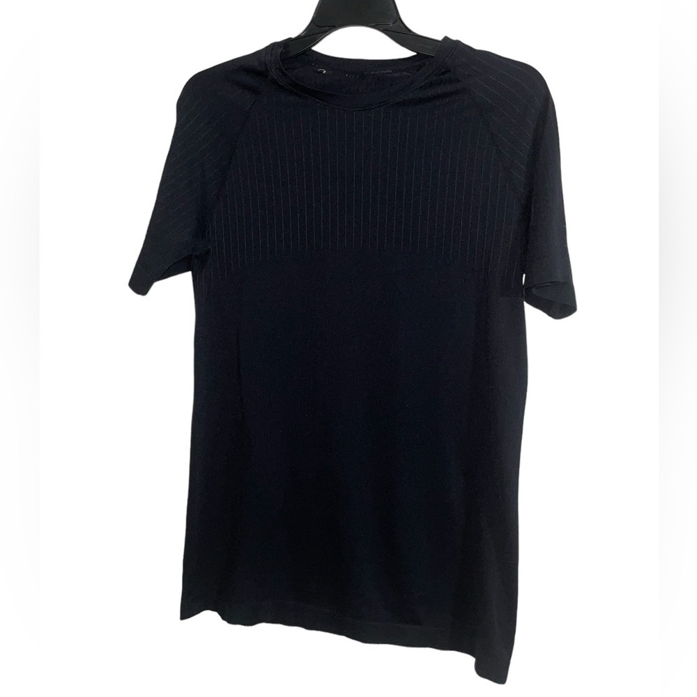 Gymshark men’s black short sleeve shirt